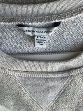 American Eagle Women’s Lightweight Crewneck Sweater, Beige w/tiny gold sparkles.